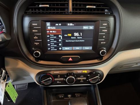 Used 2020 Kia Soul S FWD image 3