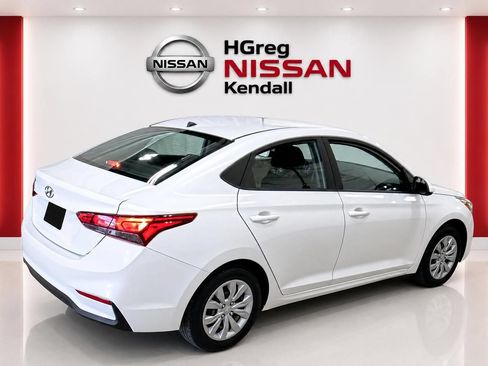 Used 2022 Hyundai Accent SE FWD image 4