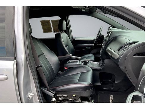 Used 2018 Dodge Grand Caravan GT FWD image 10