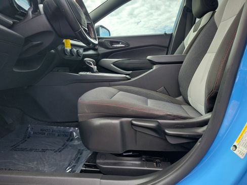 Used 2024 Chevrolet Trax RS w/ Sunroof Package FWD image 16