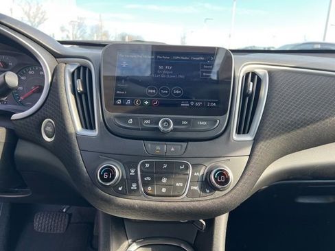 Used 2024 Chevrolet Malibu LT image 16