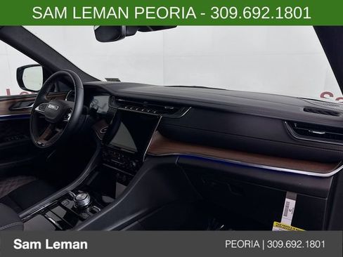 New 2025 Jeep Grand Cherokee Summit w/ Obsidian Package image 30