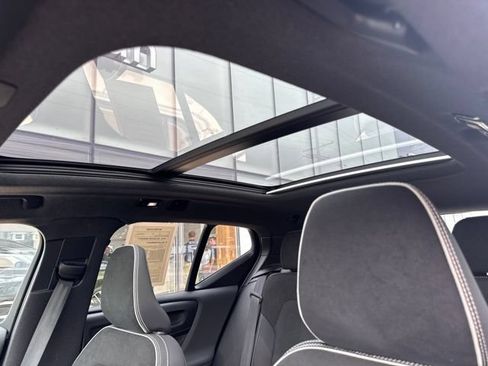 Certified 2025 Volvo XC40 B5 Plus AWD/4WD image 27