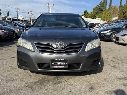 Used 2011 Toyota Camry image 2