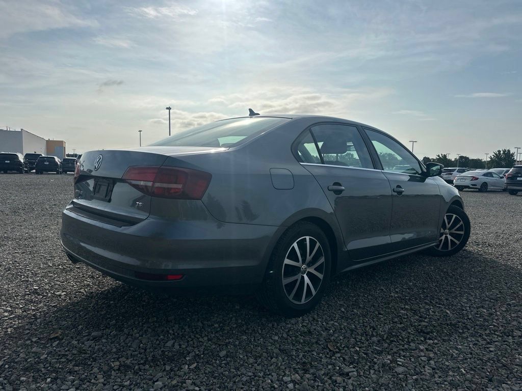 Used 2017 Volkswagen Jetta SE FWD image 12