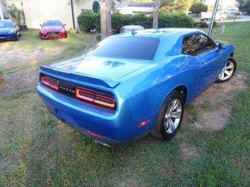 Used 2019 Dodge Challenger SXT image 7