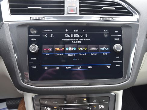 Used 2022 Volkswagen Tiguan SE AWD/4WD image 22