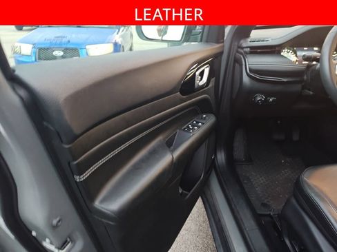 Used 2024 Jeep Compass Latitude w/ Sun and Sound Group AWD/4WD image 5