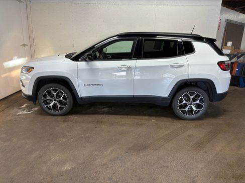 Used 2025 Jeep Compass Limited AWD/4WD image 6