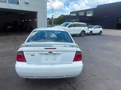 Used 2007 Ford Focus SE FWD image 4