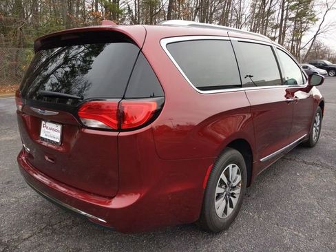 Used 2020 Chrysler Pacifica Touring-L Plus w/ Advanced Safetytec Group image 4