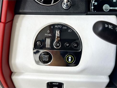 Used 2021 Rolls-Royce Cullinan AWD/4WD image 25