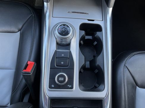 Used 2022 Ford Explorer XLT w/ Equipment Group 202A image 31