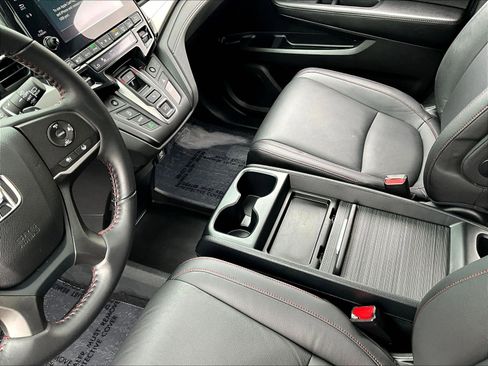 Used 2024 Honda Odyssey Sport image 17