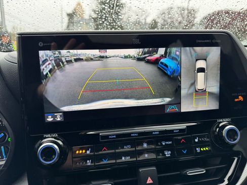 Used 2022 Toyota Highlander Platinum image 18