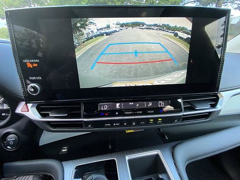 Used 2025 Toyota Sienna XLE FWD image 15