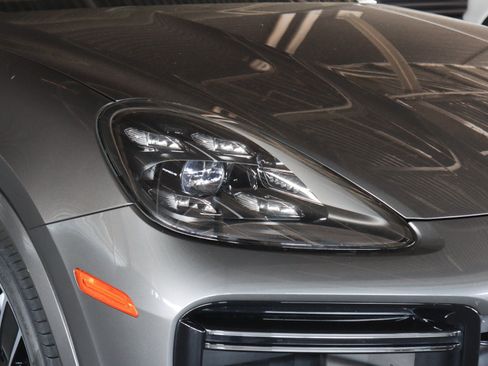 Certified 2023 Porsche Cayenne Turbo AWD/4WD image 27