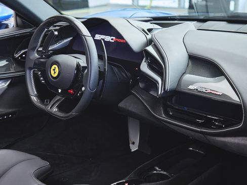 Used 2023 Ferrari SF90 Spider image 11