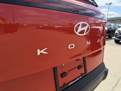 Certified 2025 Hyundai Kona SEL AWD/4WD image 8