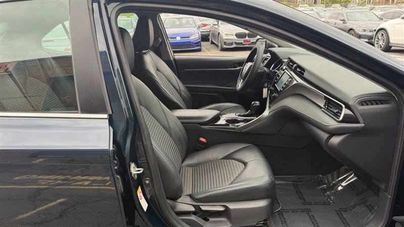 Used 2019 Toyota Camry SE FWD image 6