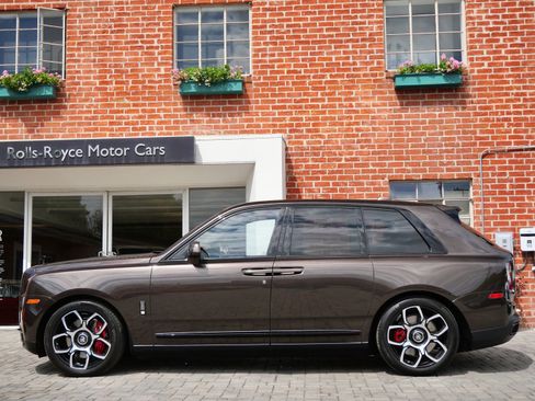 Used 2022 Rolls-Royce Cullinan Black Badge AWD/4WD image 3
