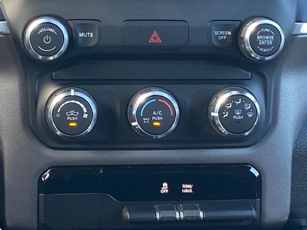 Used 2019 RAM 1500 Big Horn AWD/4WD image 14
