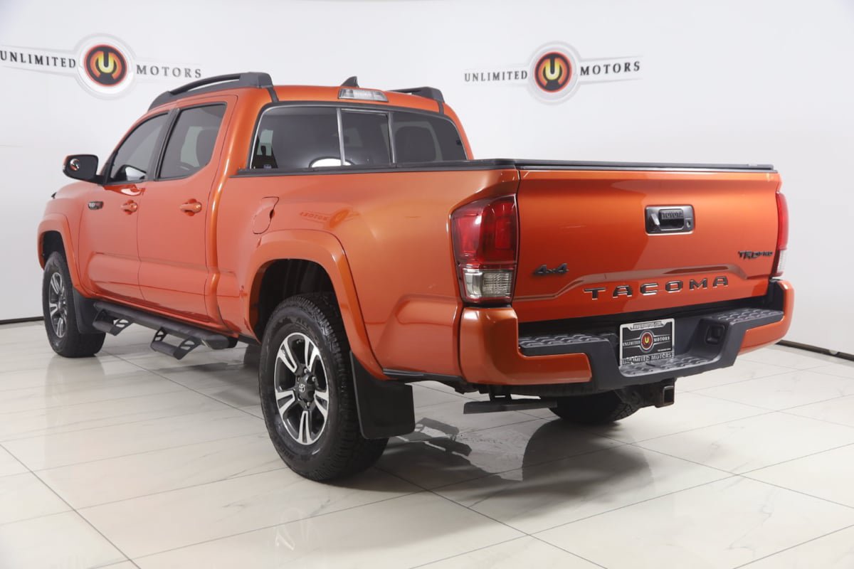 Used 2016 Toyota Tacoma TRD Sport w/ Towing Package AWD/4WD image 4