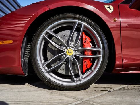 Used 2019 Ferrari 488 Spider image 3