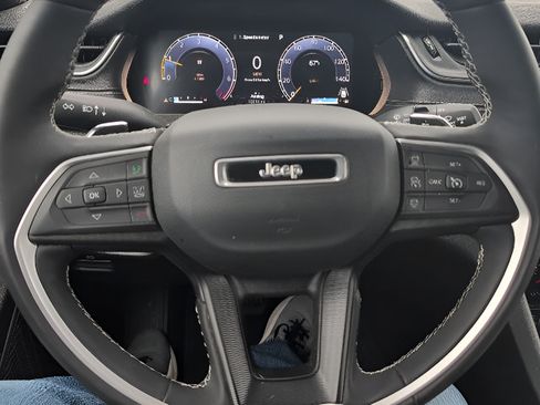 Used 2024 Jeep Grand Cherokee Altitude AWD/4WD image 24