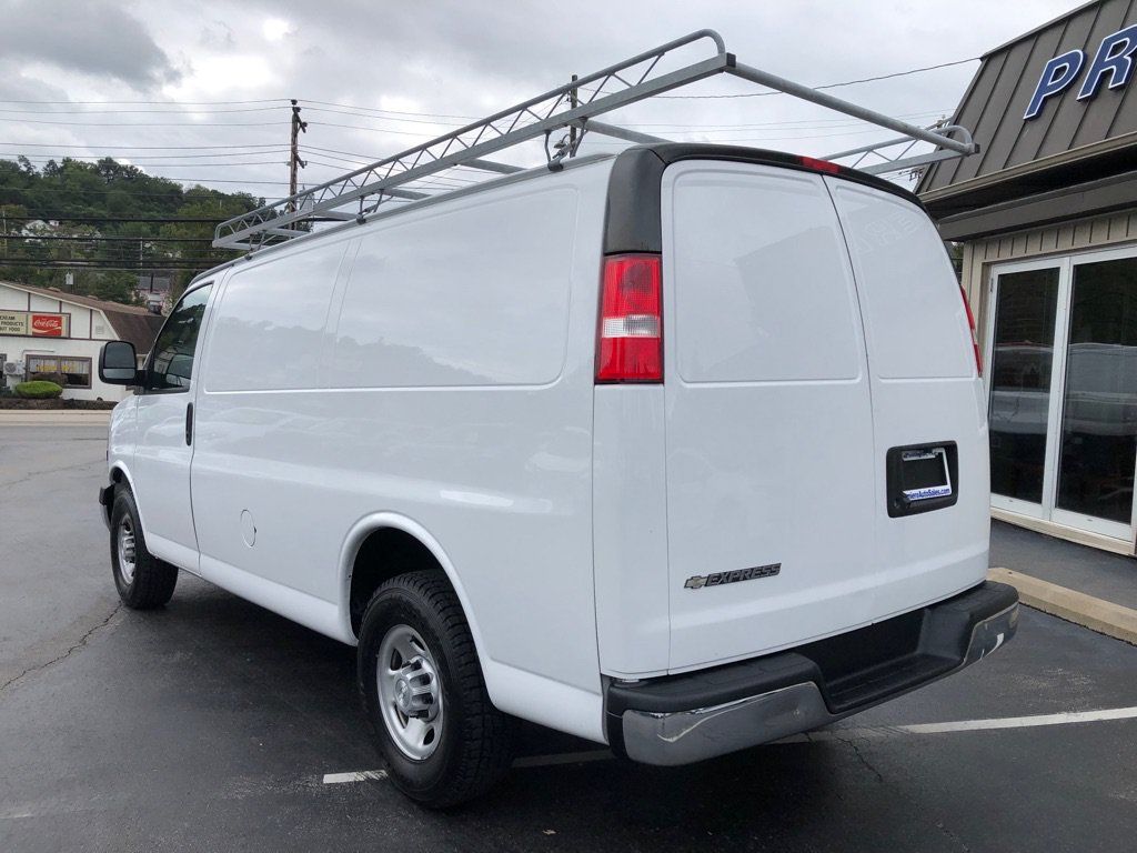 Used 2019 Chevrolet Express 3500 w/ Driver Convenience Package RWD image 4