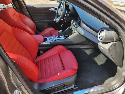 Used 2023 Alfa Romeo Giulia Veloce RWD image 18