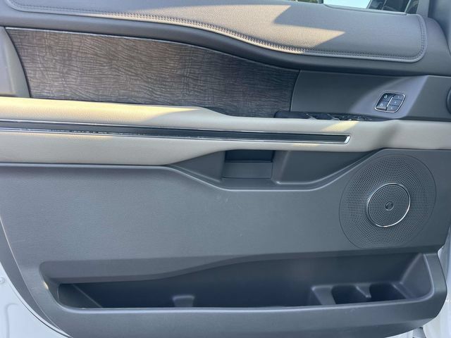 Used 2018 Ford Expedition Limited w/ Equipment Group 302A RWD image 16