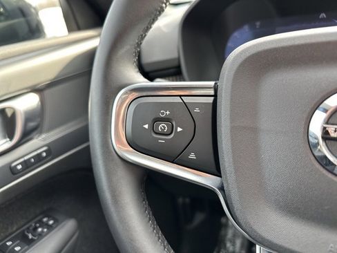 Certified 2025 Volvo XC40 B5 Plus image 26