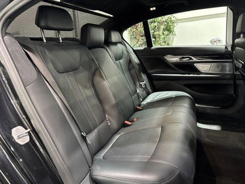 Used 2020 BMW 750i xDrive w/ Executive Package image 43