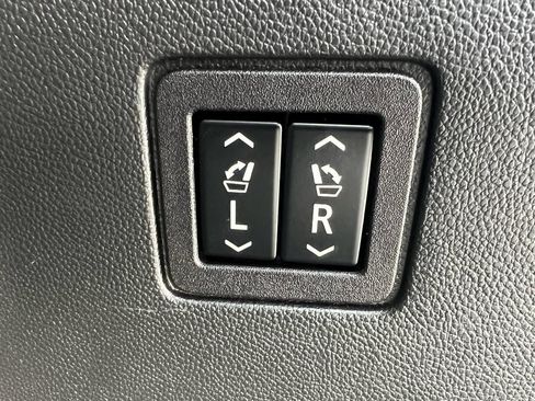 Used 2018 Chevrolet Traverse High Country image 39