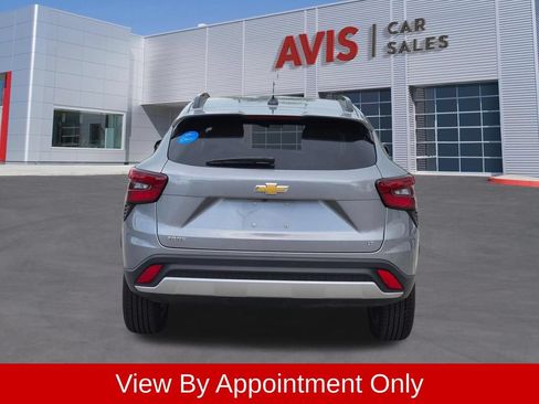 Used 2025 Chevrolet Trax LT w/ LT Convenience Package FWD image 7