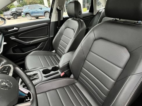 Used 2024 Volkswagen Jetta SE FWD image 22