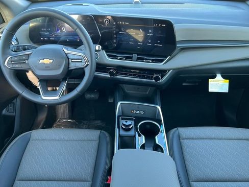 New 2026 Chevrolet Equinox LT w/ Convenience Package II image 2