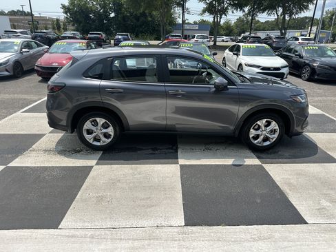 Used 2023 Honda HR-V LX image 3