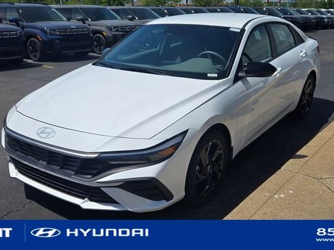 Used 2026 Hyundai Elantra Sport FWD image 4