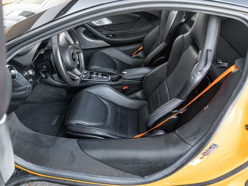 Used 2022 McLaren GT image 22