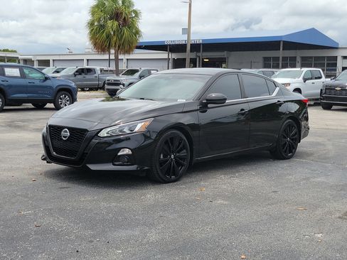 Used 2022 Nissan Altima 2.5 SR w/ Midnight Edition Package FWD image 7