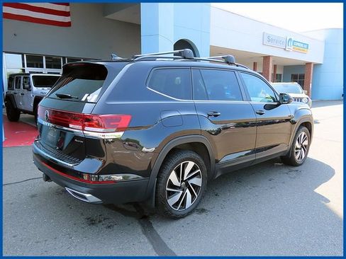 Used 2024 Volkswagen Atlas SE w/ Panoramic Sunroof Package AWD/4WD image 7