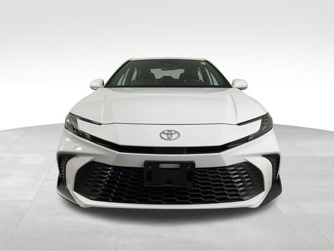 Used 2025 Toyota Camry SE FWD image 3