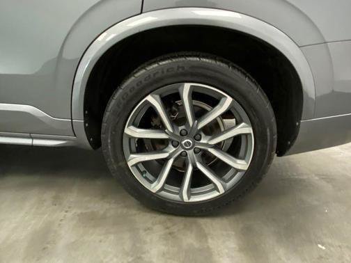 Used 2017 Volvo XC90 T6 Momentum w/ Vision Package AWD/4WD image 19
