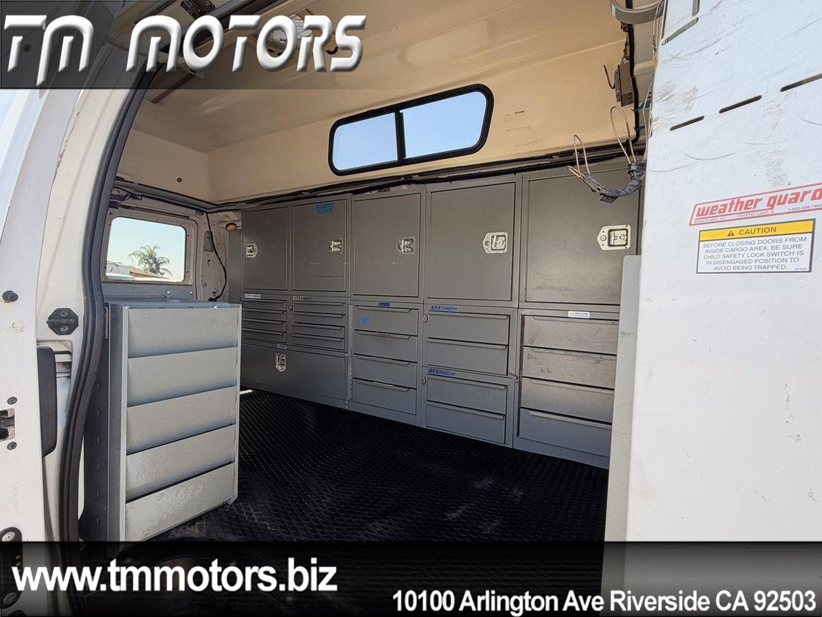 Used 2004 Ford E-350 and Econoline 350 Extended Super Duty RWD image 8