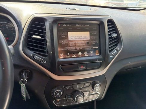 Used 2017 Jeep Cherokee Latitude image 22