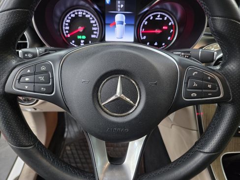 Used 2018 Mercedes-Benz GLC 300 4MATIC image 17