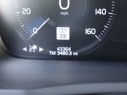 Used 2022 Volvo XC90 T6 Momentum w/ Advanced Package image 28