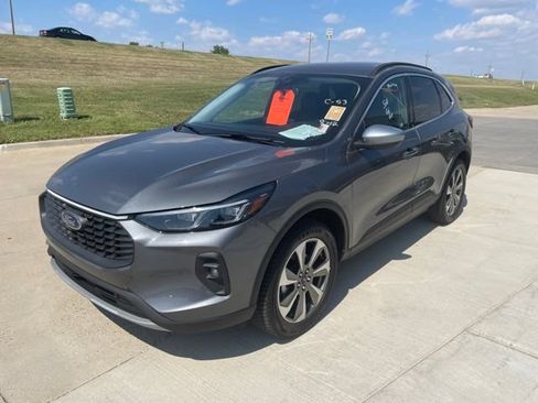 Used 2025 Ford Escape Platinum AWD/4WD image 3